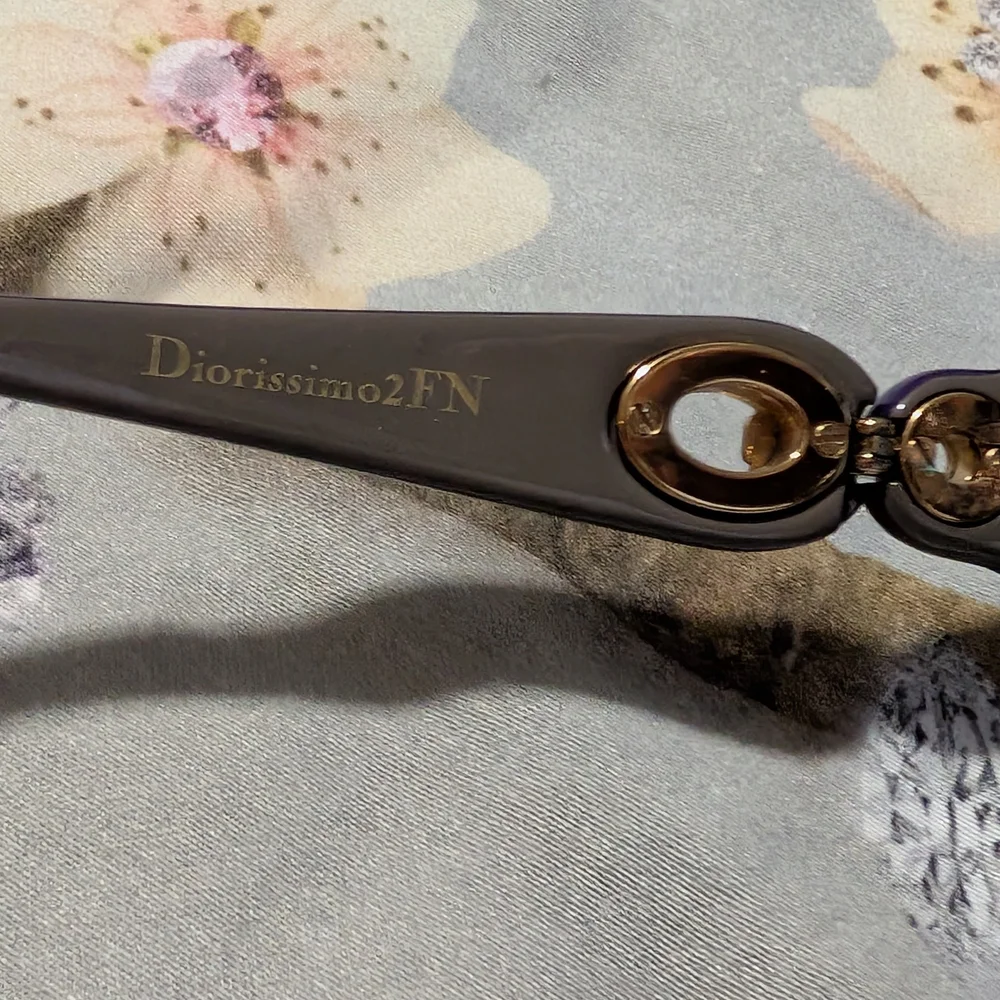 Dior sunglasses notes